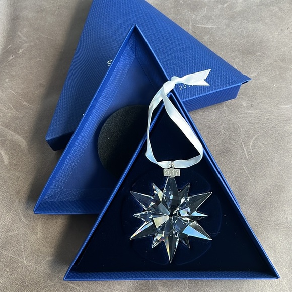 Swarovski Annual Edition Ornament 2017 - Picture 1 of 4